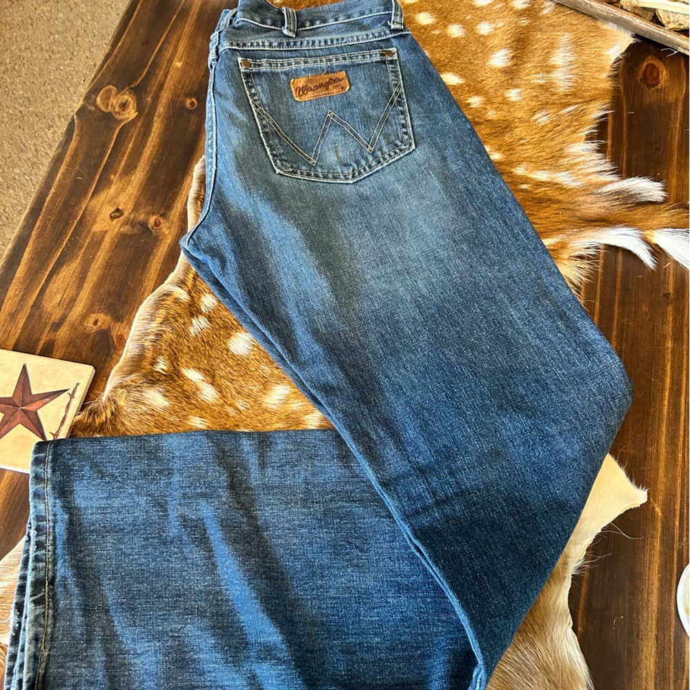 Men’s Wrangler blue jeans